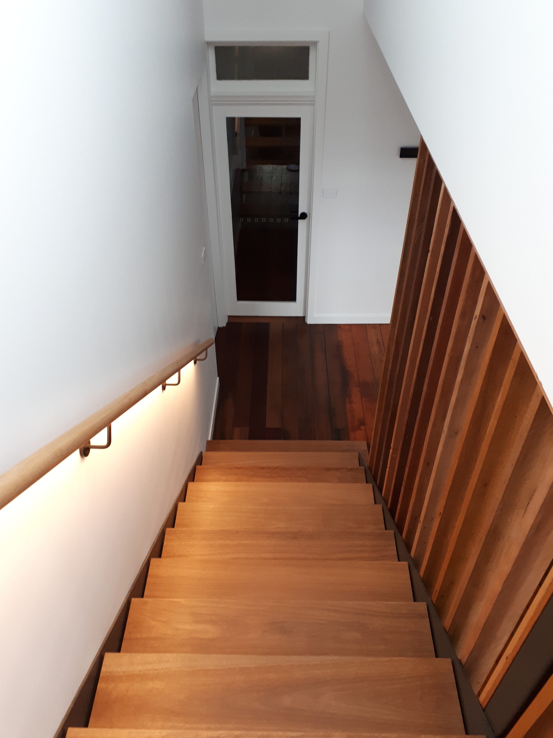 Lightrail_American_Oak_LED_handrail_design_pad_architecture2022.8.1
