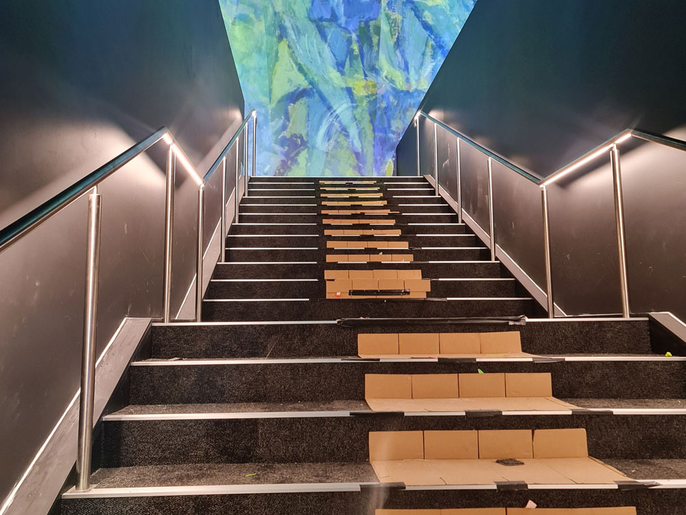 Lightrail_led_handrail_melbourne_exhibition_centre_the-lume